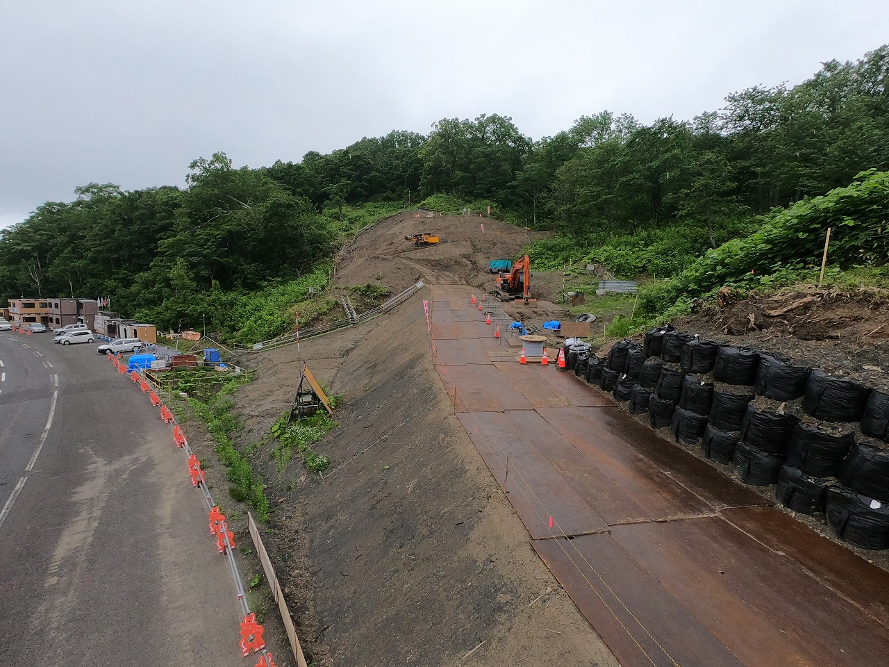 一般国道239号 苫前町 霧立峠工事 | 株式会社堀口組 - 地域と共に
