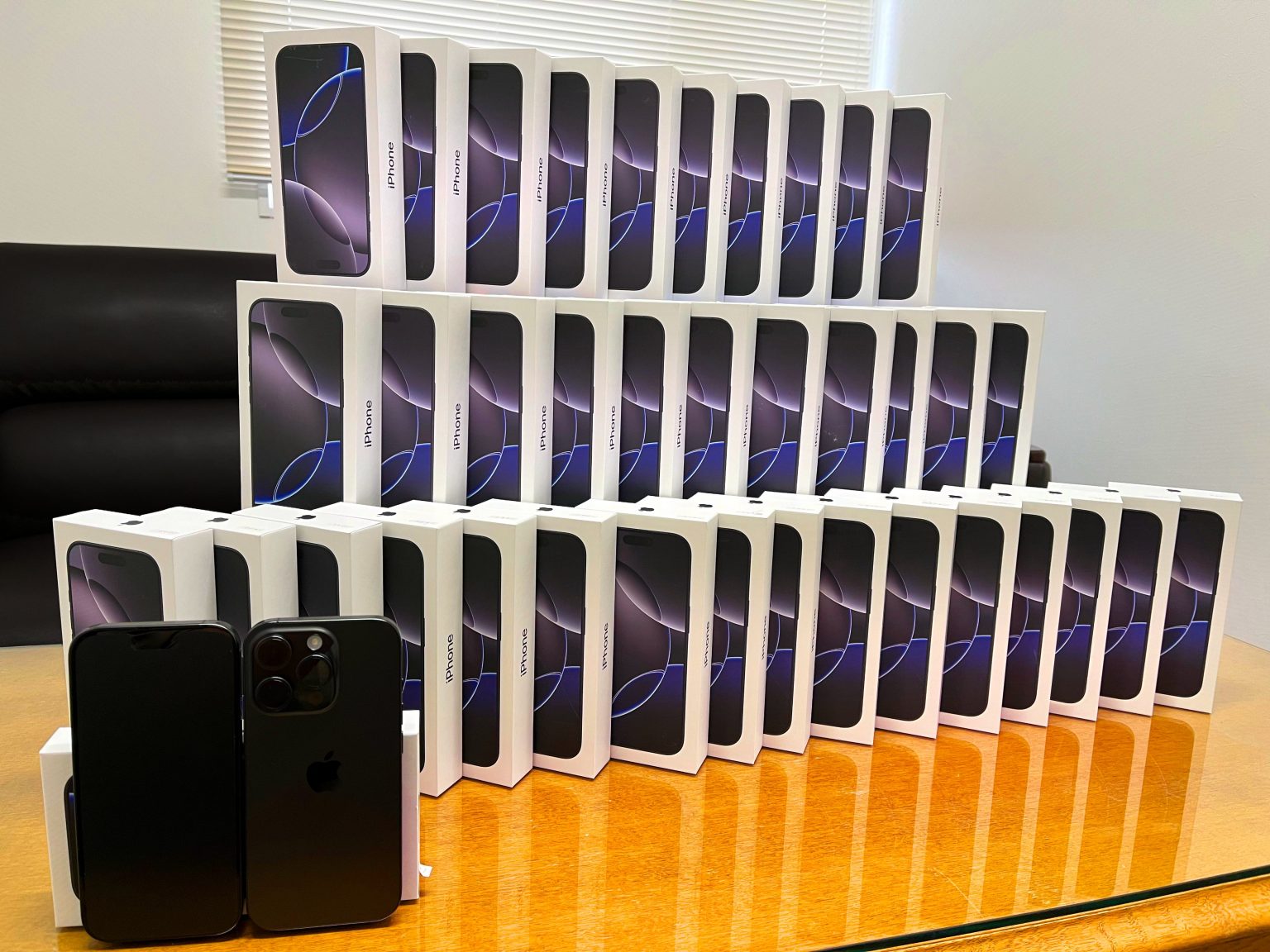 社用携帯としてiPhone 16 Pro を配布致しました。 | 株式会社堀口組